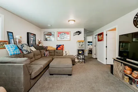 725 Prairie Avenue Horace ND 58047