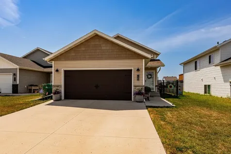 725 Prairie Avenue Horace ND 58047