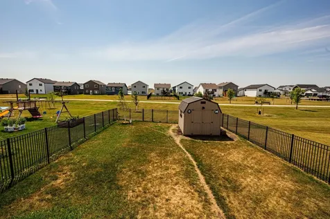 725 Prairie Avenue Horace ND 58047