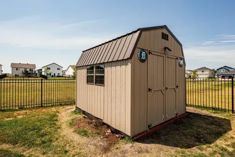 725 Prairie Avenue Horace ND 58047