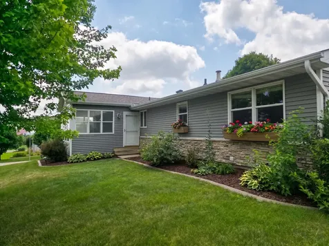20483 Hamburg Avenue Lakeville MN 55044