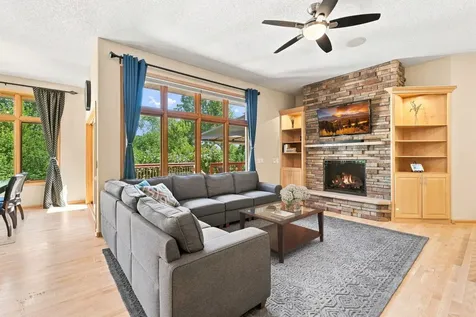 1084 Parkview Lane Victoria MN 55386