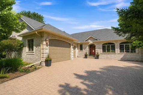 1084 Parkview Lane Victoria MN 55386
