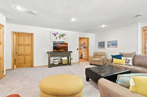 1084 Parkview Lane Victoria MN 55386
