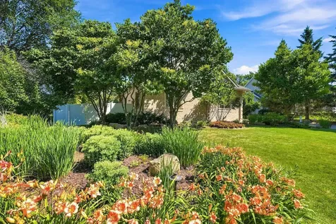 1084 Parkview Lane Victoria MN 55386