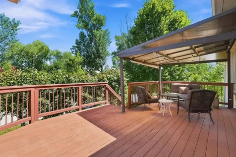 1084 Parkview Lane Victoria MN 55386