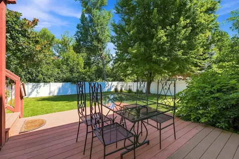 1084 Parkview Lane Victoria MN 55386