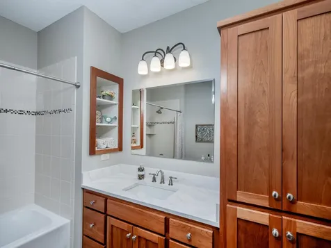 2621 Cardinal Court North Saint Paul MN 55109
