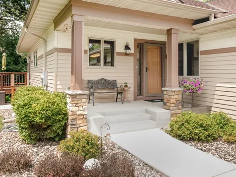 2621 Cardinal Court North Saint Paul MN 55109