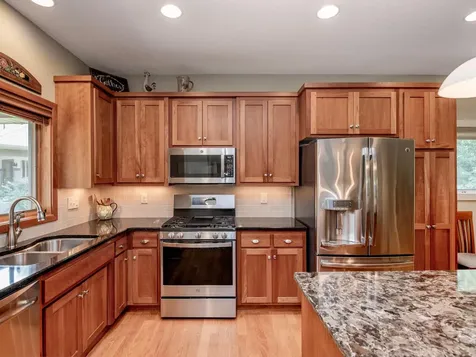 2621 Cardinal Court North Saint Paul MN 55109