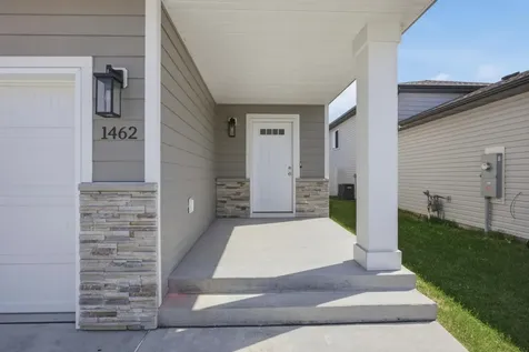 1462 68th Avenue S Fargo ND 58104