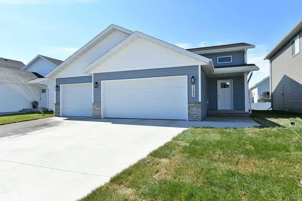 1143 60th Avenue W West Fargo ND 58078