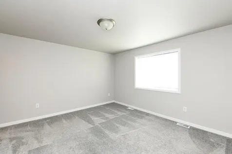 1143 60th Avenue W West Fargo ND 58078