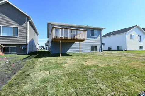 1143 60th Avenue W West Fargo ND 58078