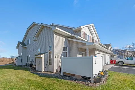 1824 Bridgewater Boulevard S Cambridge MN 55008