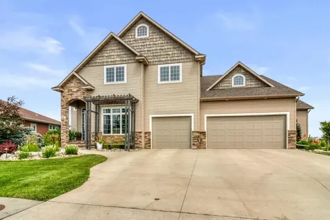 5827 Silverleaf Drive S Fargo ND 58104