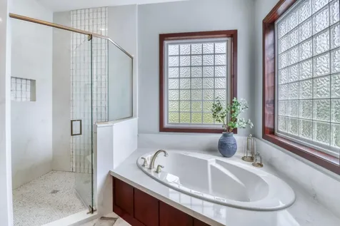 5827 Silverleaf Drive S Fargo ND 58104