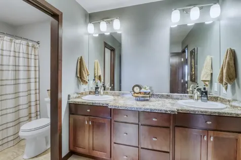 5827 Silverleaf Drive S Fargo ND 58104