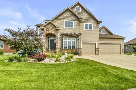 5827 Silverleaf Drive S Fargo ND 58104