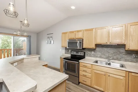 955 42nd Avenue W West Fargo ND 58078