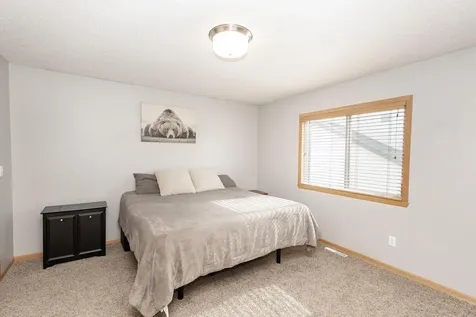 955 42nd Avenue W West Fargo ND 58078