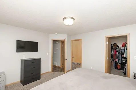 955 42nd Avenue W West Fargo ND 58078