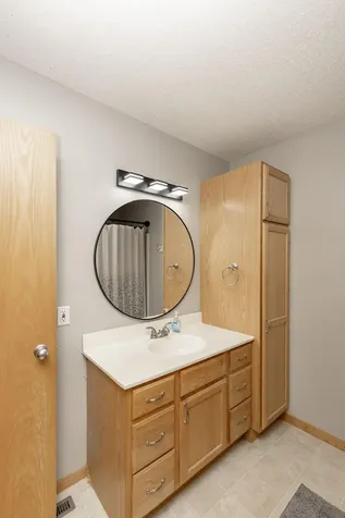 955 42nd Avenue W West Fargo ND 58078