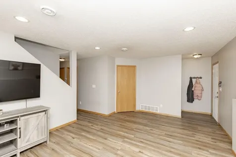 955 42nd Avenue W West Fargo ND 58078