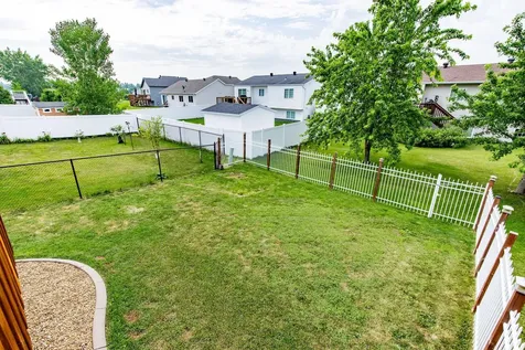 955 42nd Avenue W West Fargo ND 58078