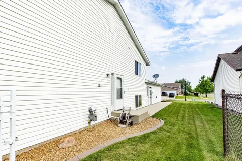 955 42nd Avenue W West Fargo ND 58078