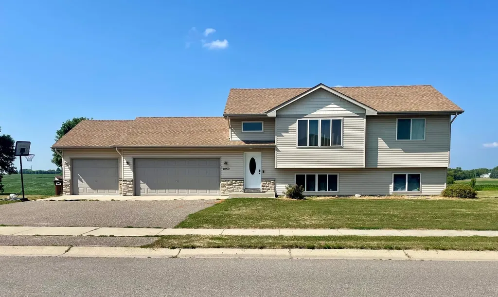 1050 Forest City Boulevard NW Maple Lake MN 55358