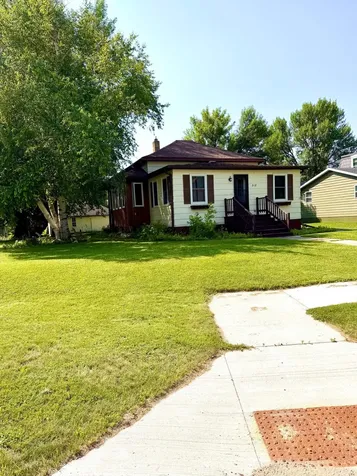 318 2nd Street SE Hallock MN 56728