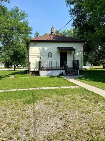318 2nd Street SE Hallock MN 56728