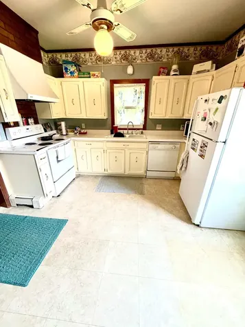 318 2nd Street SE Hallock MN 56728