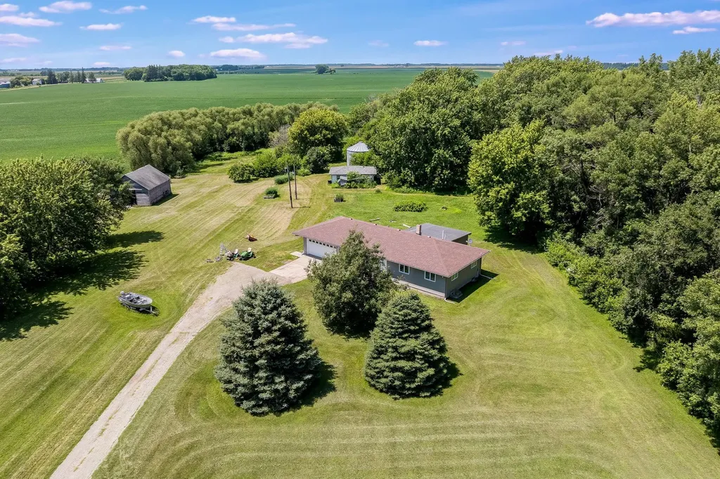 23265 445th Avenue Delavan MN 56023