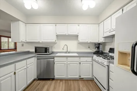 5530 E Bavarian Pass Fridley MN 55432