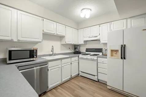5530 E Bavarian Pass Fridley MN 55432