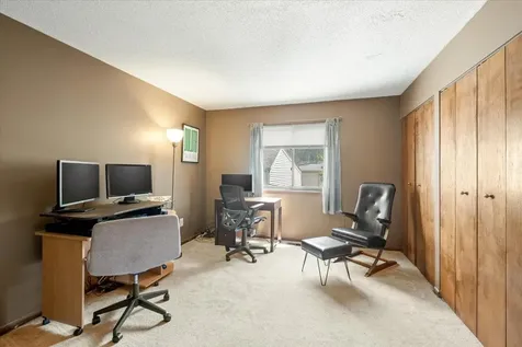 5530 E Bavarian Pass Fridley MN 55432