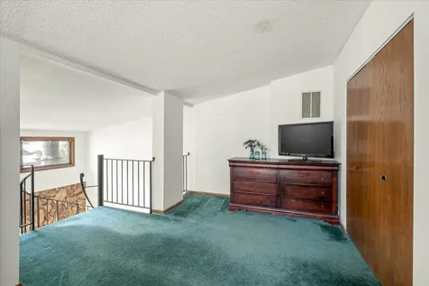 5530 E Bavarian Pass Fridley MN 55432