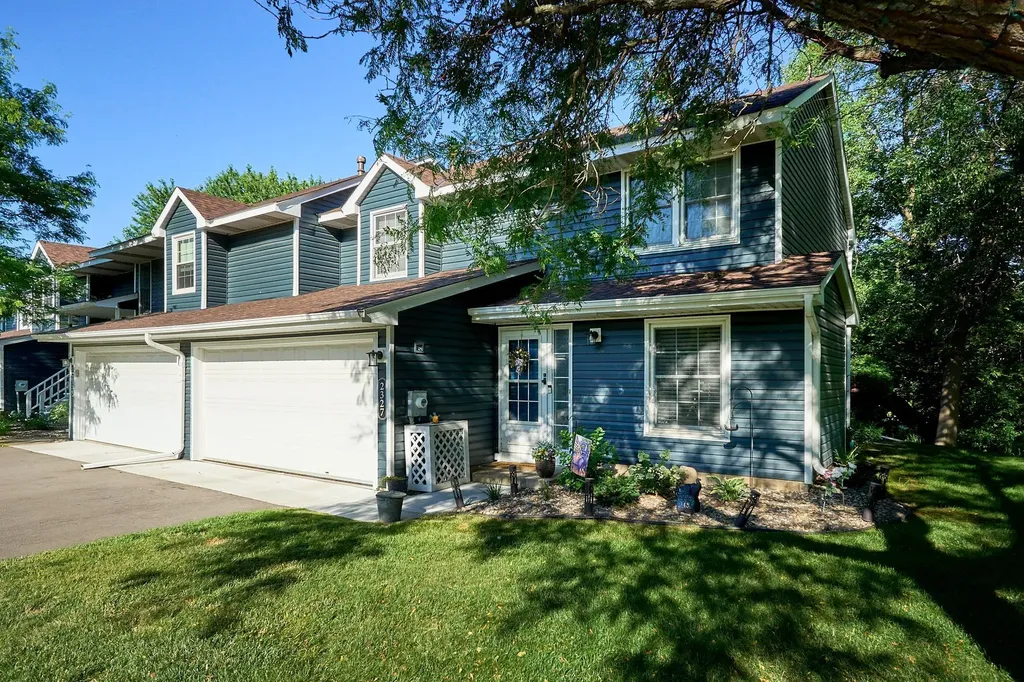 2327 Grange Avenue N Oakdale MN 55128