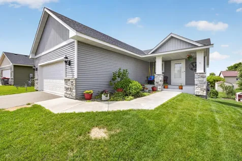 913 Moline Loop NW Isanti MN 55040