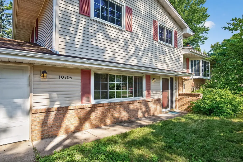 10704 Prescott Court Burnsville MN 55337