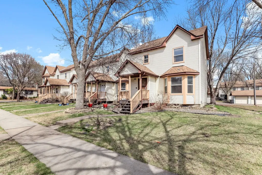 906 Galtier Street Saint Paul MN 55117