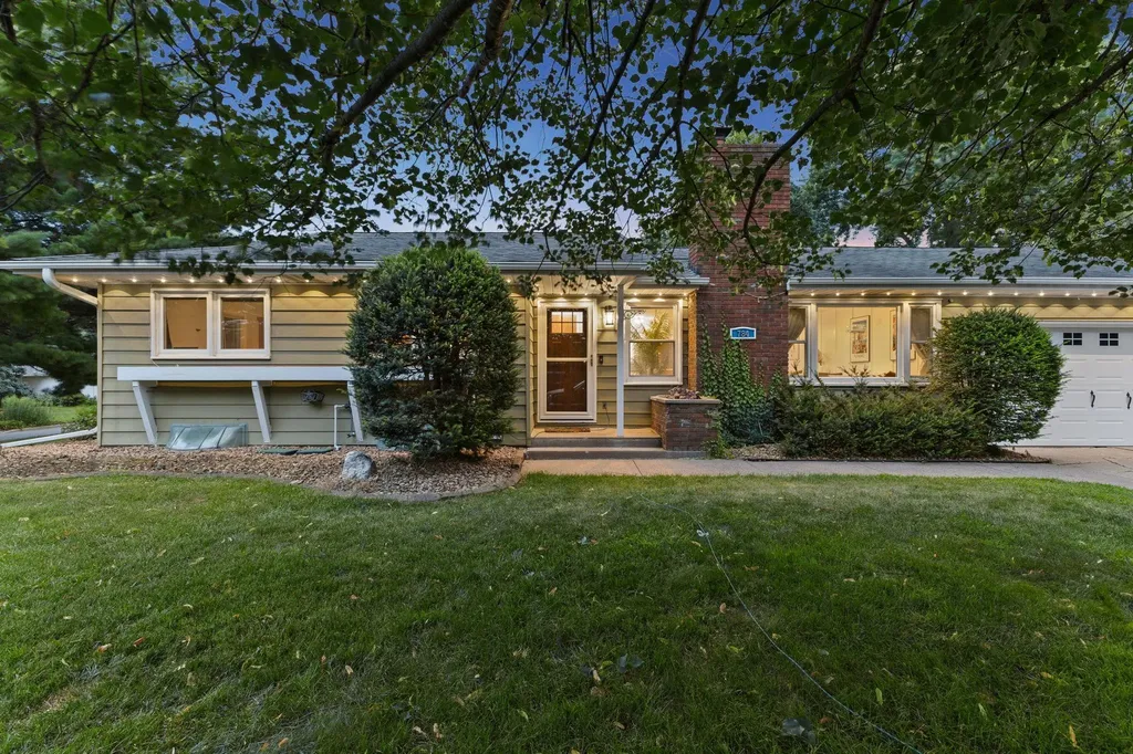 784 Creek Avenue Mendota Heights MN 55120