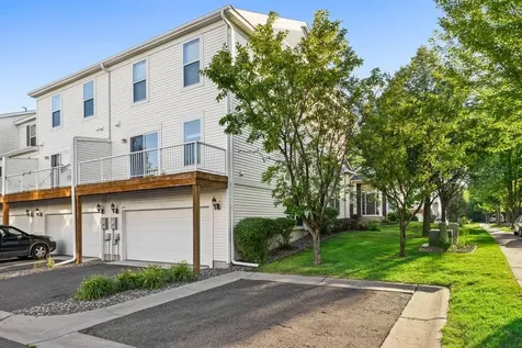 899 Ledgestone Drive Mahtomedi MN 55115