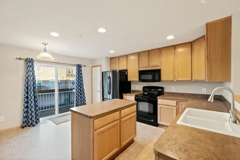 899 Ledgestone Drive Mahtomedi MN 55115