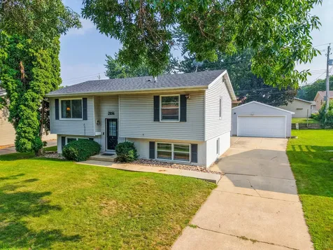 2056 44th Street NW Rochester MN 55901