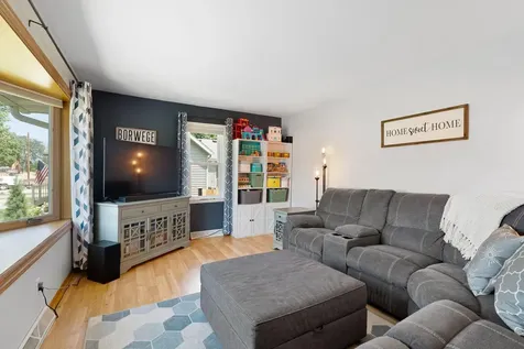 305 Le Sueur Avenue Eagle Lake MN 56024