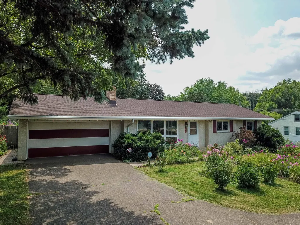 6229 10th Street N Oakdale MN 55128