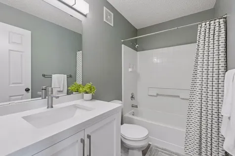 11025 Oak Grove Circle Woodbury MN 55129